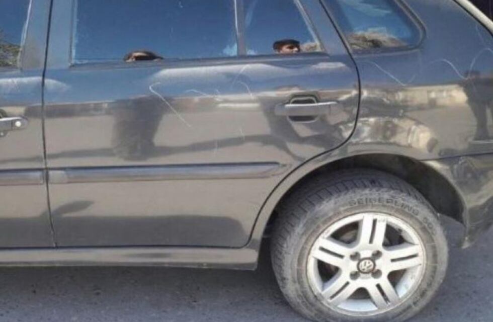 Tres alumnas rompieron el auto del profesor porque las reprobó