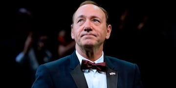 Tras el escándalo,  \