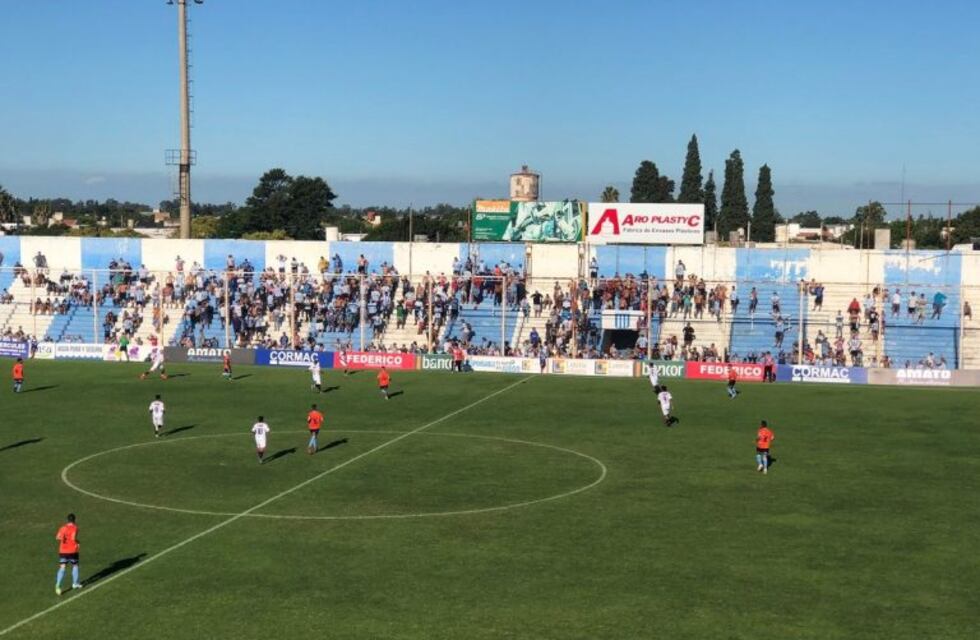 Incidentes en Nueva Italia entre los hinchas de Racing
