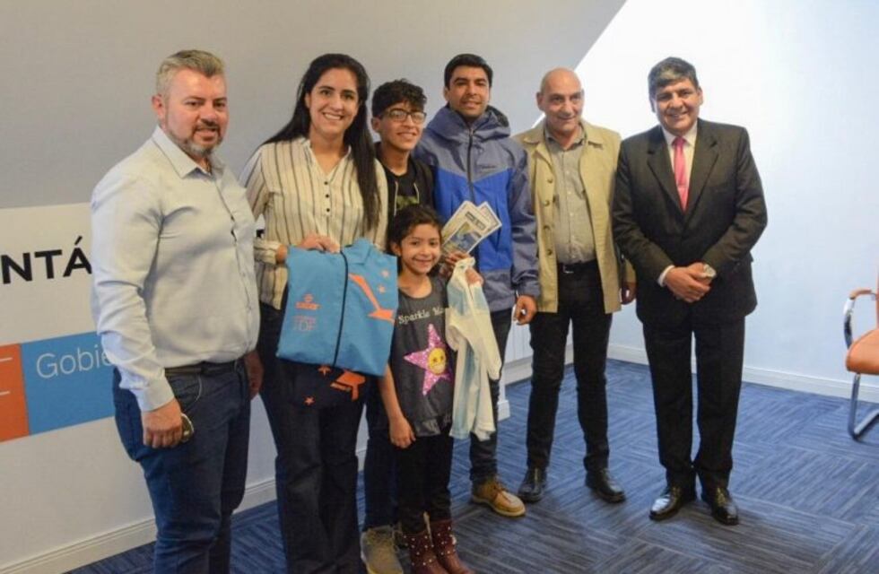 Autoridades del gobierno recibieron a los docentes que viajarán a la Antártida