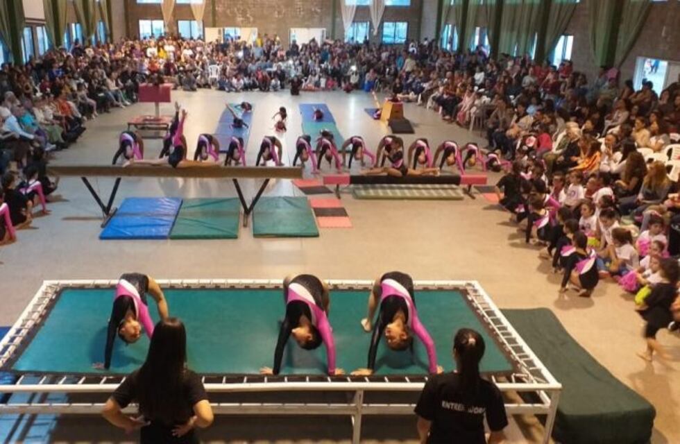 Con una gran afluencia de publico se realizó el 15º encuentro de danzas en Brochero