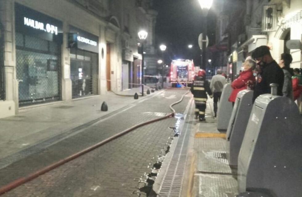 Murió una mujer en un incendio en un departamento de Retiro