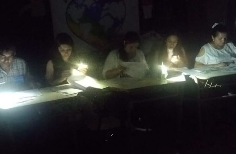Aun con granizo y cortes de luz la votación no se detuvo en Misiones