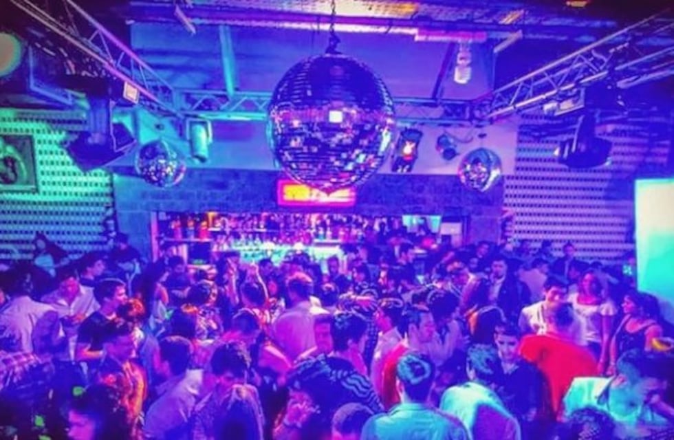 En un municipio los menores salen a bailar, pero con un carnet que los autoriza