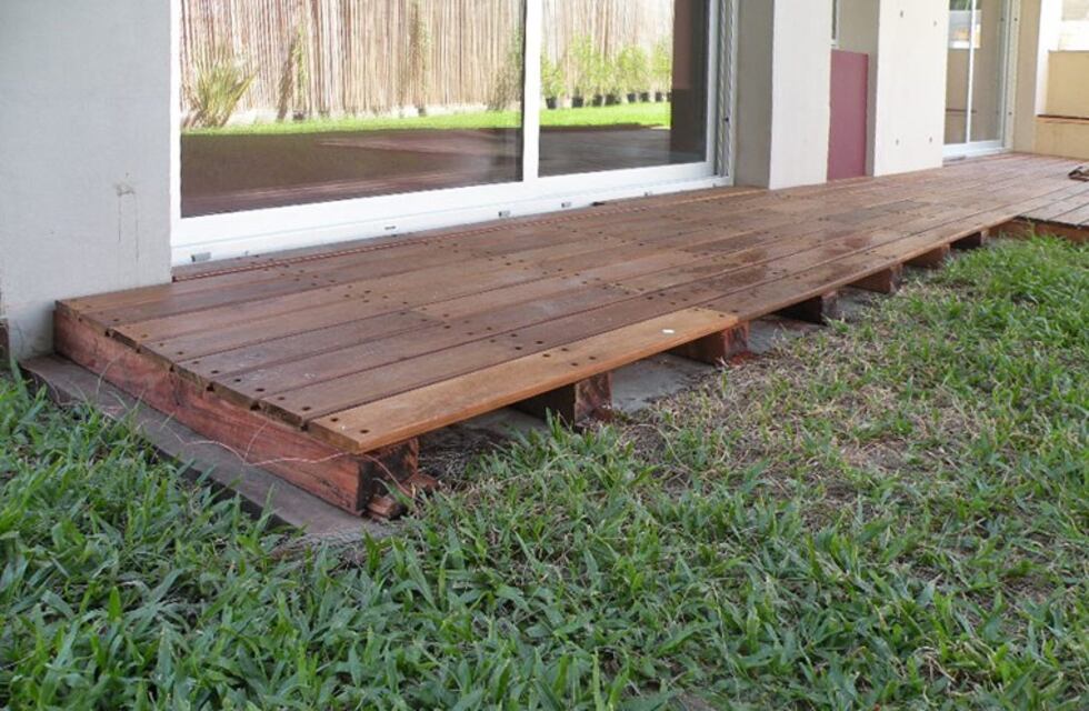 Para qué te traje: entró a robar en una casa, quedó atrapado bajo un deck