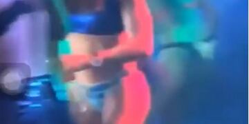 Chicas con muy poca ropa atendían la barra del Club Belgrano