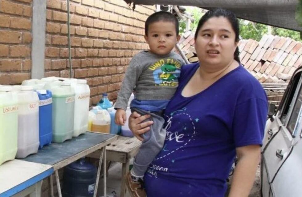 Indignante robo a una mamá que vende artículos de limpieza para subsistir