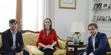 DYN41, BUENOS AIRES 16/11/16, LA GOBERNADORA DE LA PROVINCIA DE BUENOS AIRES, MARu00cdA EUGENIA VIDAL, RECIBIu00d3 ESTA TARDE AL INTENDENTE DEL PARTIDO DE CASTELLI, FRANCISCO ECHARREN, EN EL MARCO DE LOS ENCUENTROS QUE CADA SEMANA MANTIENE CON JEFES COMUNALES DE