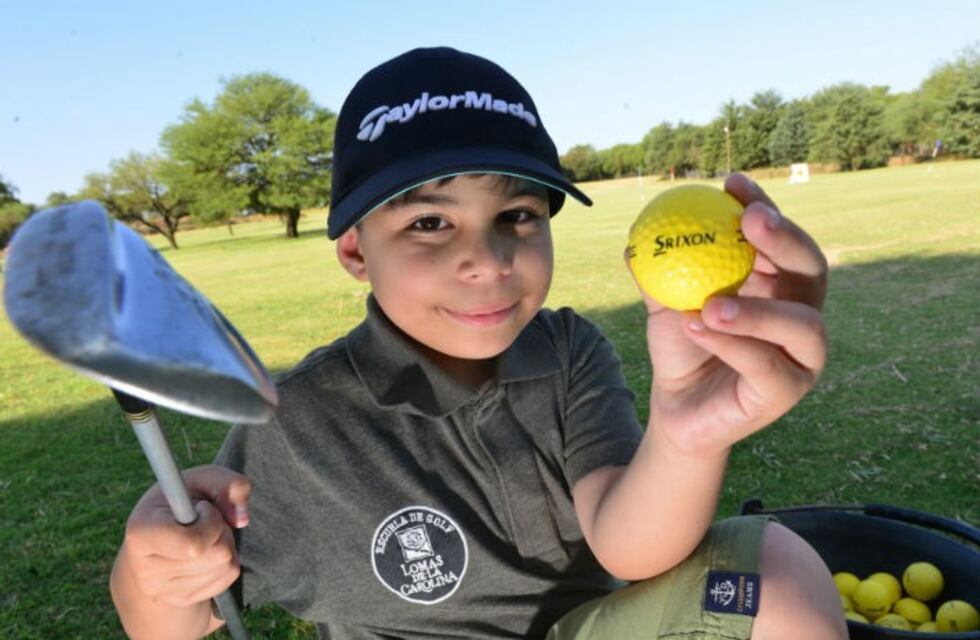 Leo Bazán, el pibe de barrio que la rompe jugando al golf en Córdoba
