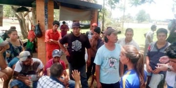 Los tareferos levantaron el corte y dialogan con los funcionarios del Ministerio de Trabajo de Misiones\u002E