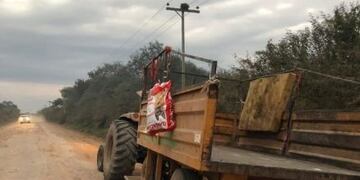 El tractor y el chofer quedaron demorados\u002E