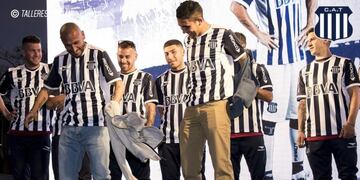 Con el Cholo como módelo, la nueva de la T es un éxito\u002E