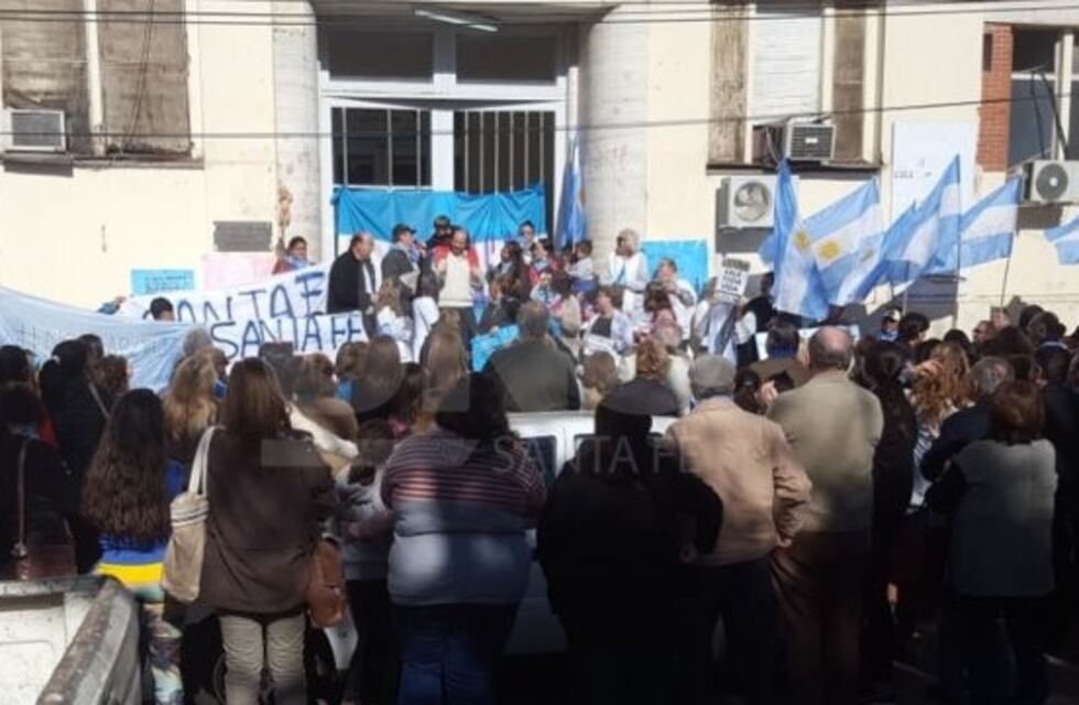 Apoyo de organizaciones Pro Vida a objetores de conciencia frente al hospital Iturraspe