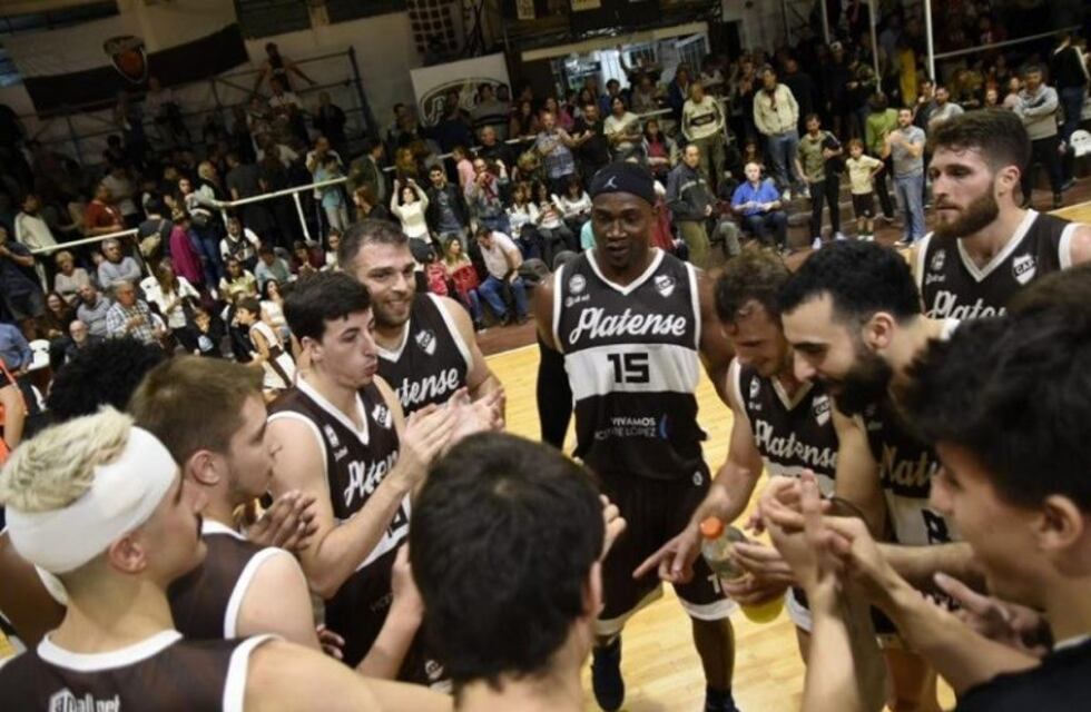 Platense venció a Rocamora en el primer juego de la serie