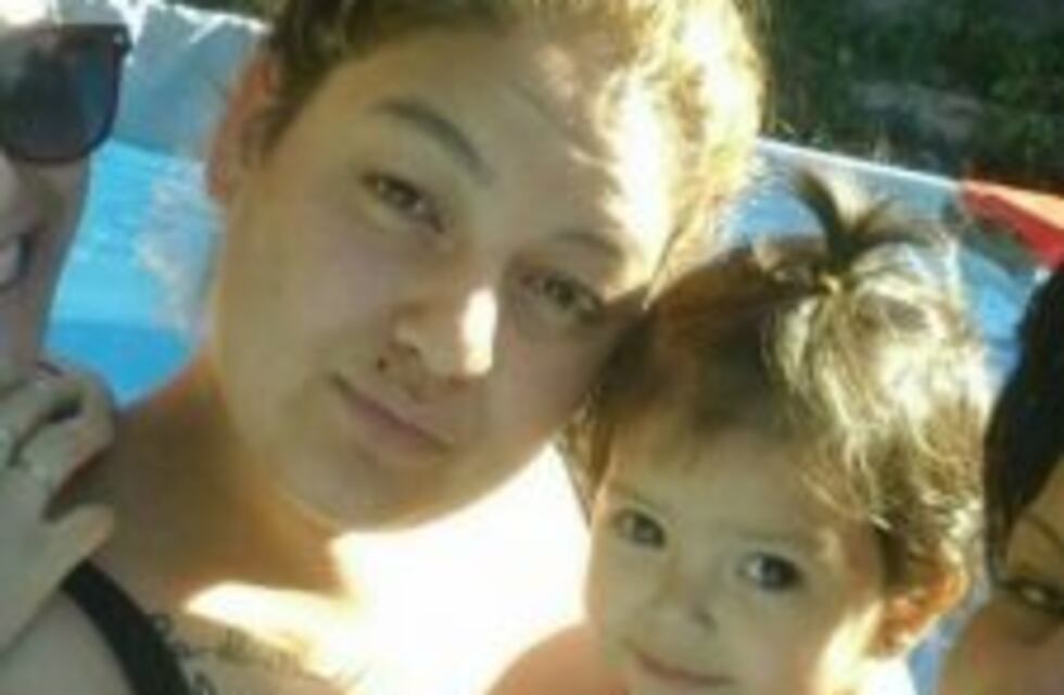 Desesperada búsqueda de una joven y su beba