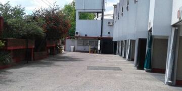 Una embarazada murió en un hotel alojamiento de Florencio Varela (Foto: Clarín)