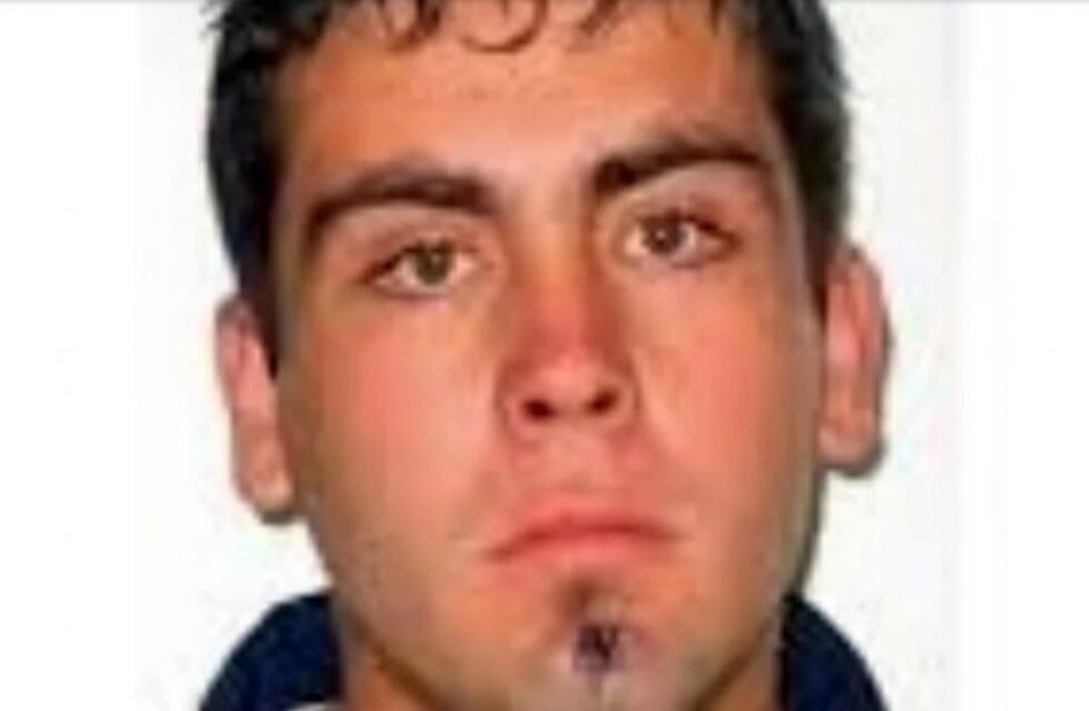 Buscó el nombre de su ex en Google, descubrió que era un asesino y lo entregó