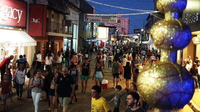 Centro Comercial a Cielo Abierto\nCrédito: R2820