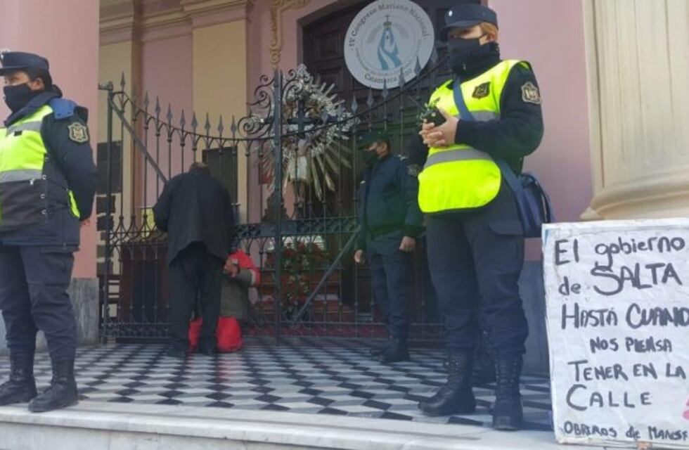 Hubo disturbios durante una protesta de mineros en la puerta de la Catedral