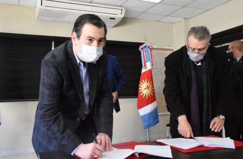 Zamora firmó convenios con Nación para obras hídricas en la provincia