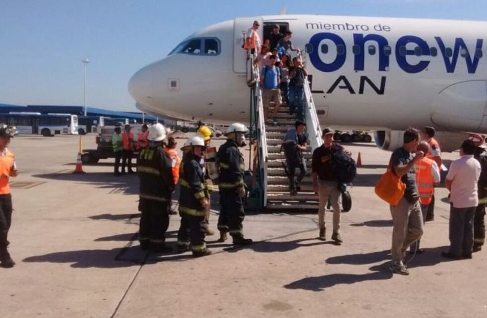 Un avión que iba a El Calafate regresó a Ezeiza porque detectaron humo en la cabina