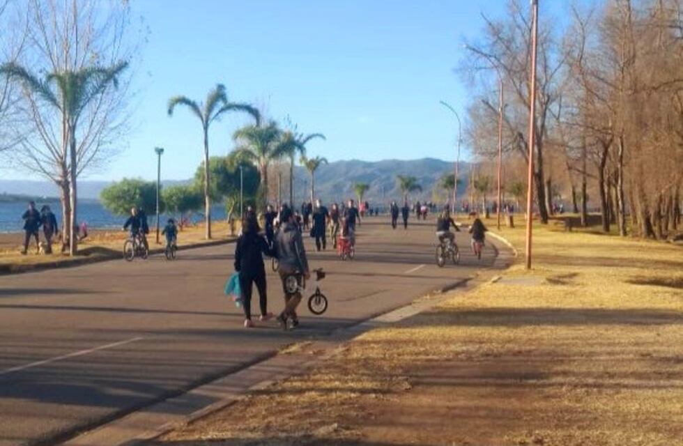 En fotos, salidas recreativas de domingo en la costanera de Carlos Paz