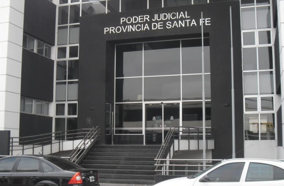 Dos años de prisión condicional para jefe policial acusado de arrestos ilegales