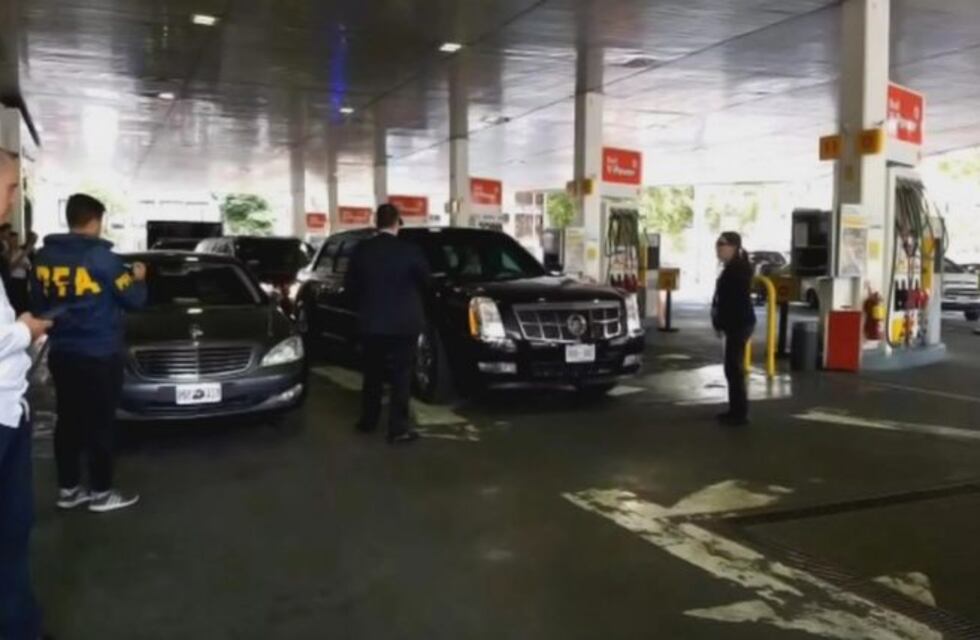 "La Bestia" de Donald Trump paró a cargar nafta y revolucionó Retiro