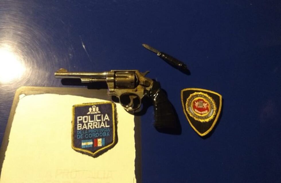 Dos adolescentes de 13 y 14 años, detenidos con un revolver en su poder