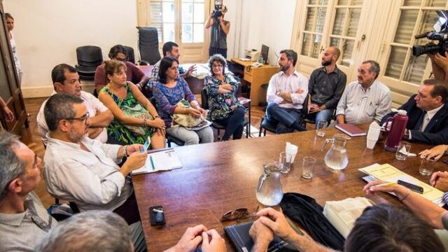 Reuniu00f3n paritaria entre los gremios docentes y el Gobierno de Santa Fe.