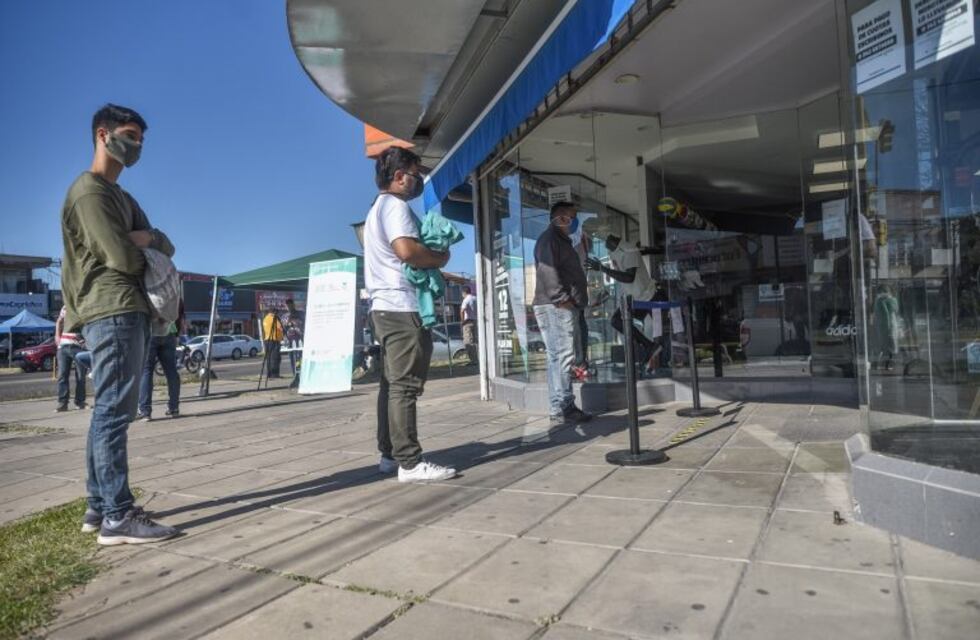 Santa Fe agregó tres horas al horario de atención al público en comercios