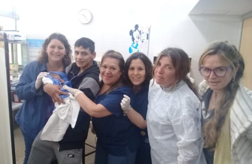 Rompió bolsa, no llegaba a la maternidad y dio a luz en un centro de salud