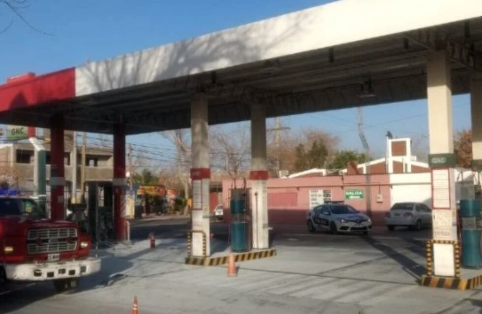 Un incendio en una estación de servició casi produce una tragedia