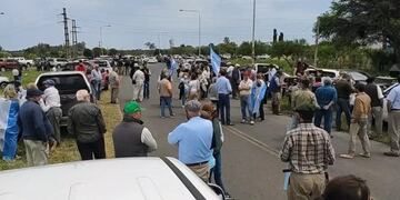 Productores agropecuarios se manifiestan en contra de la toma de tierras (Foto: Twitter)