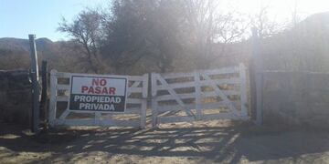 La Calera: Tranquera que impide el acceso\u002E