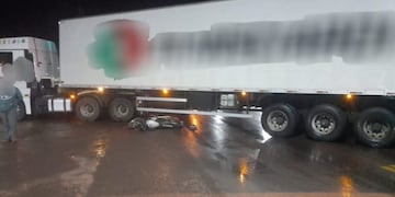Un motociclista resultó herido tras chocar con un camión en Puerto Libertad.