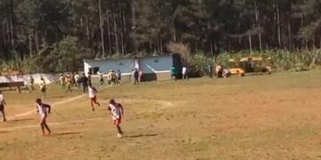 Jornada deportiva violenta en Puerto Esperanza: agreden a un árbitro en un torneo de fútbol.
