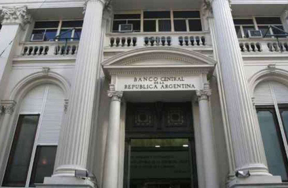 El Banco Central subió de 75 a 78% para retener los plazos fijos