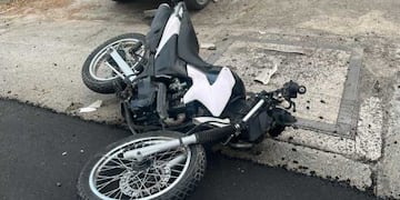 Motociclista hospitalizado tras un fuerte choque en San Antonio