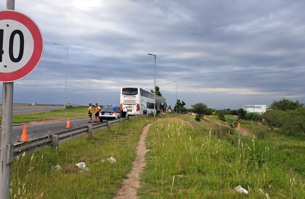 Córdoba: intentó cruzar la Circunvalación y murió atropellado por un colectivo