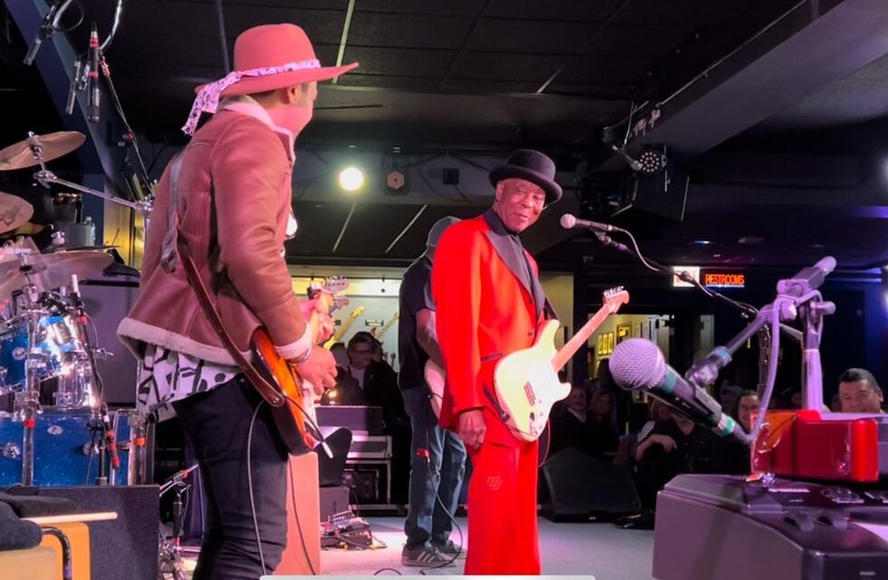 Talento de exportación: el artista cordobés Iván Singh tocó con Buddy Guy