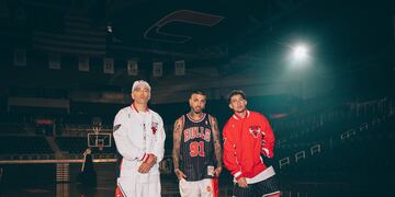 Yandel, Rauw Alejandro y Tainy en "Una más".