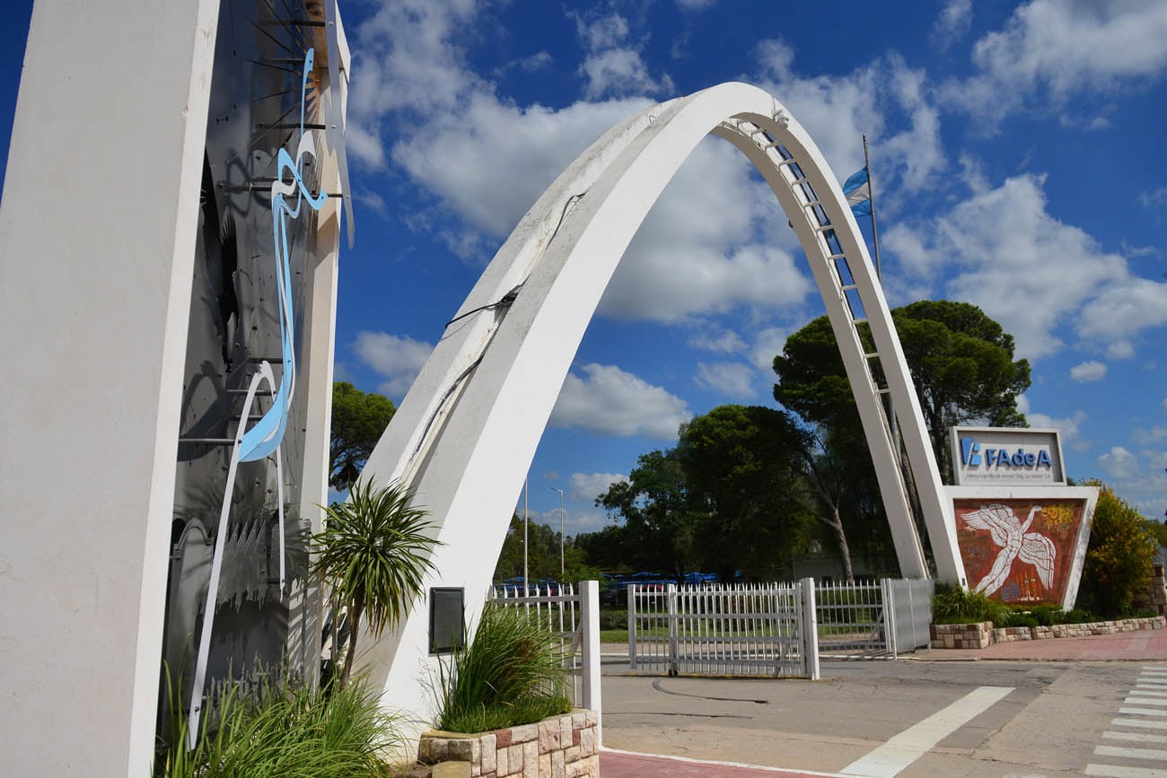 Fachada de Fadea (Fabrica Argentina de Aviones). (Nicolás Bravo)