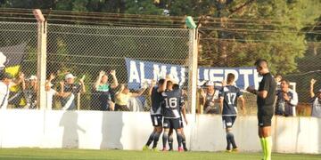 Leo Ochoa festeja el único gol de la BH en San Jorge\u002E