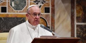 VAT03 VATICANO 09/01/2017.- El papa Francisco interviene durante una audiencia con los miembros de los Cuerpos Diplomu00e1ticos acreditados en la Santa Sede para el tradicional intercambio de feliticaciones por el Au00f1o Nuevo, en el Vaticano, el 9 de enero de 2