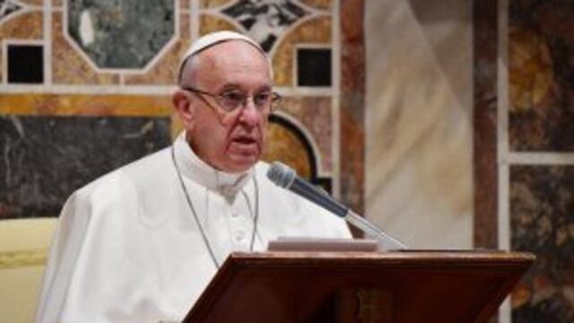 VAT03 VATICANO 09/01/2017.- El papa Francisco interviene durante una audiencia con los miembros de los Cuerpos Diplomu00e1ticos acreditados en la Santa Sede para el tradicional intercambio de feliticaciones por el Au00f1o Nuevo, en el Vaticano, el 9 de enero de 2