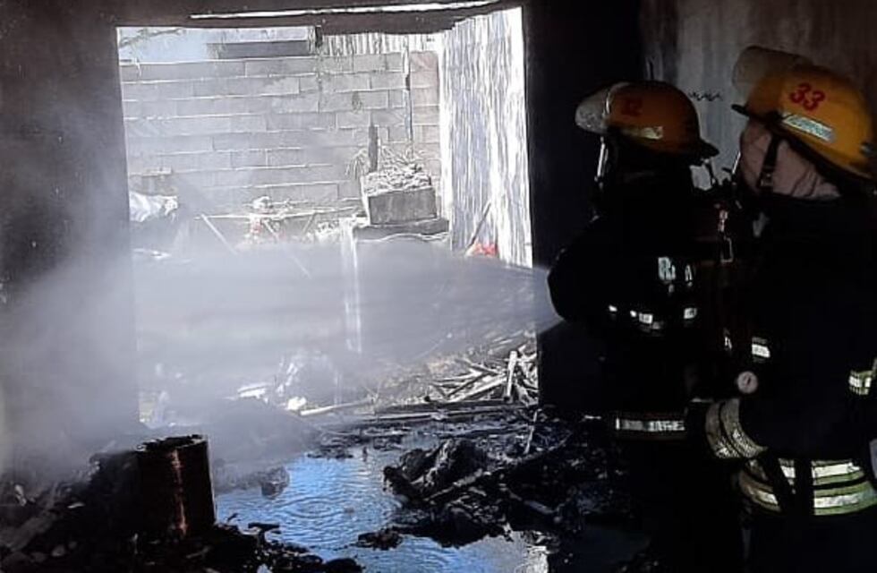 Bomberos de Arroyito tuvieron que sofocar un incendio en una vivienda