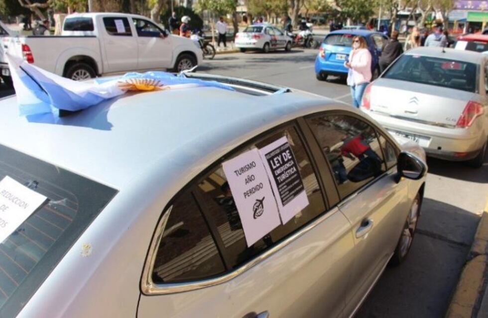 Operadores turísticos salieron a la calle pidiendo medidas para salvar al sector
