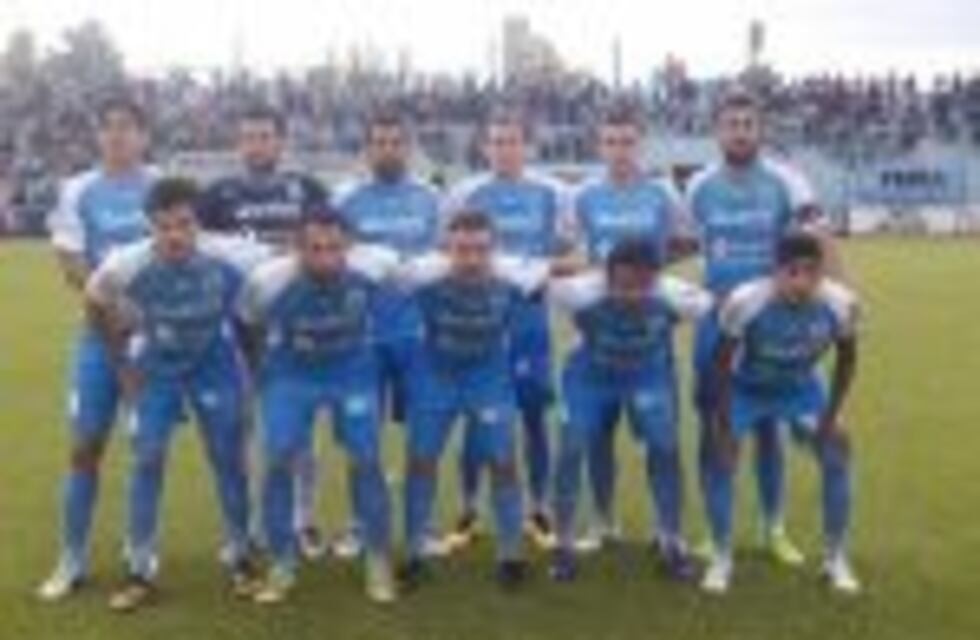 Estudiantes de Río Cuarto goleó a Guemes de Santiago del Estero 4 a 1 y clasificó a la final, camino al Federal A