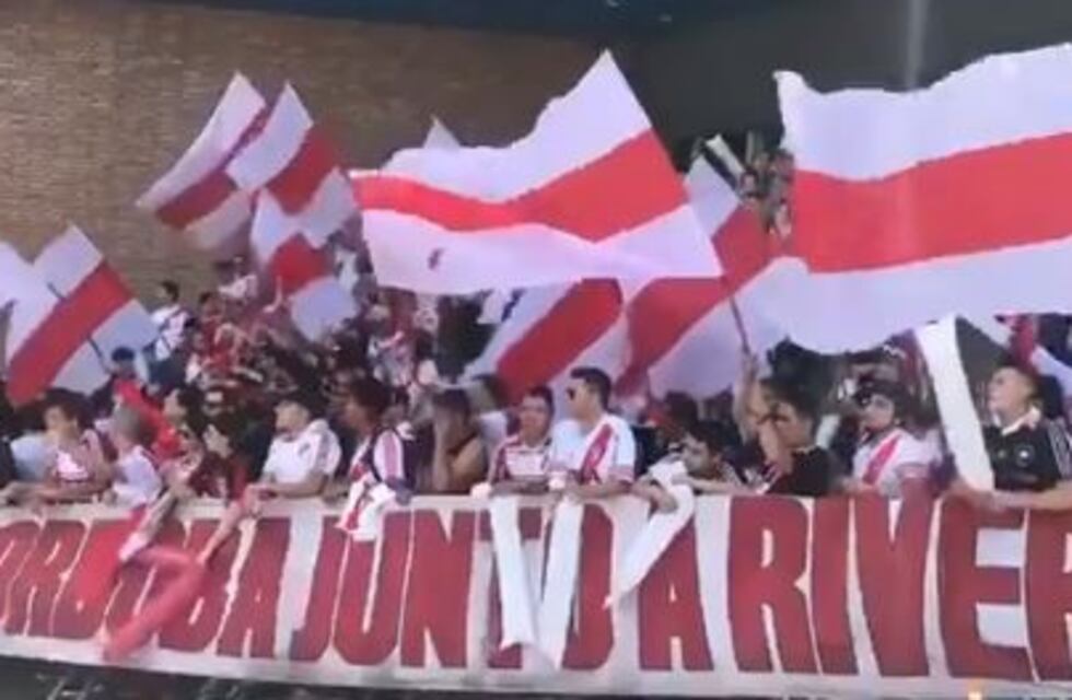 Una multitud recibió a River en Córdoba